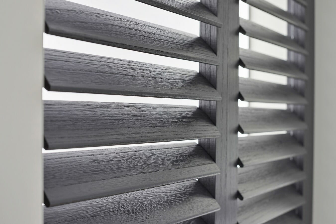 Zonnelux shutters - brushed line shutters