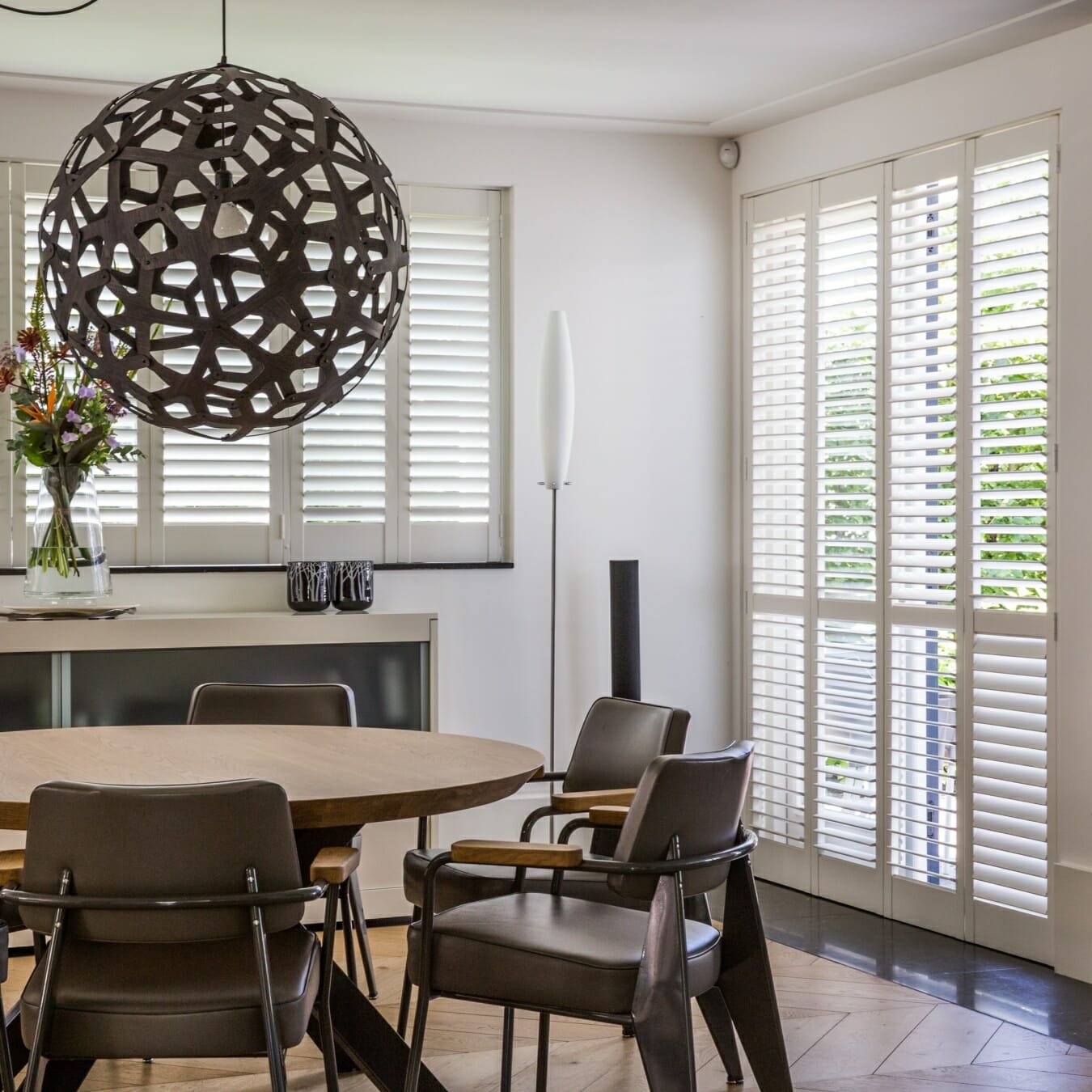 Witte Zonnelux shutters eetkamer