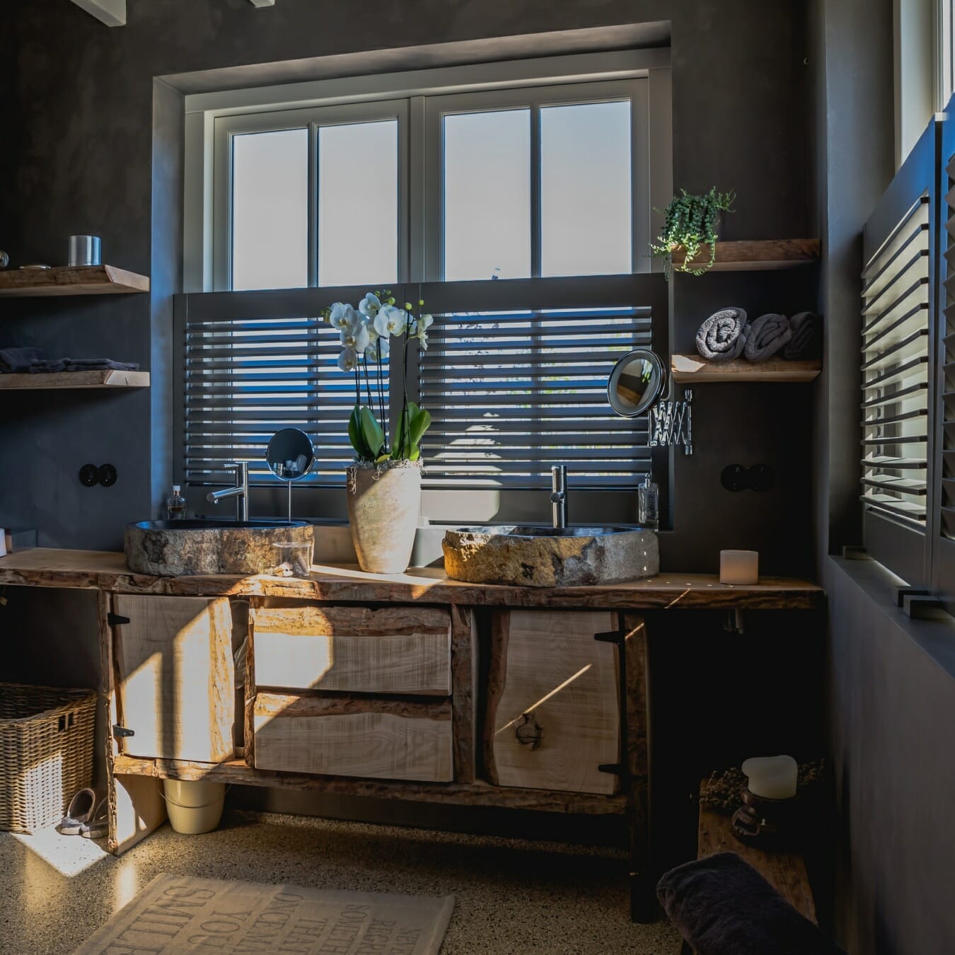 Piet Boon shutters by Zonnelux in badkamer